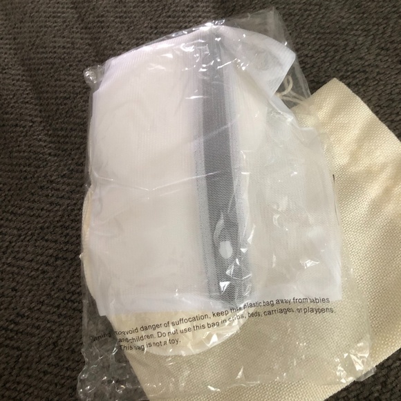 11 Organic Bamboo Nursing Pads With Wash Bag - Picture 2 of 2